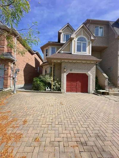 Att/Row/Townhouse in Richmond Hill