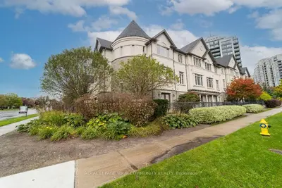 Condo Townhouse in Vaughan