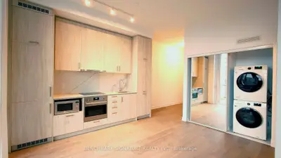 Condo Apartment in Vaughan
