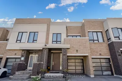 Att/Row/Townhouse in Richmond Hill