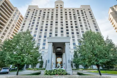 Condo Apartment in Vaughan