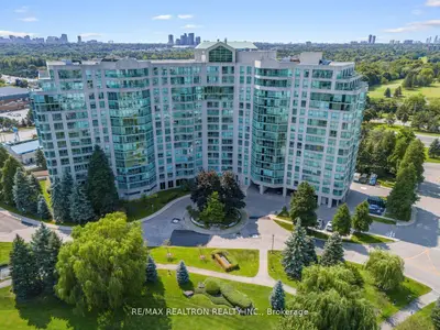 Condo Apartment in Markham
