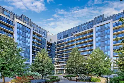 Common Element Condo in Richmond Hill