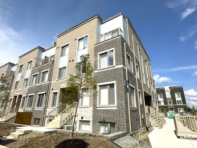 Condo Townhouse in Vaughan