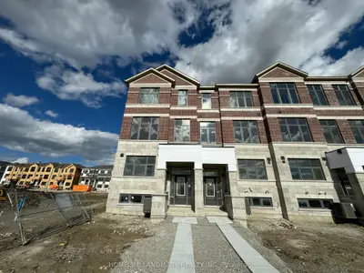 Att/Row/Townhouse in Richmond Hill