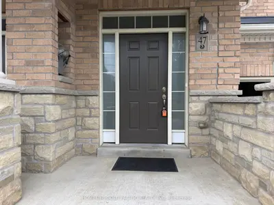 Att/Row/Townhouse in Richmond Hill