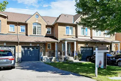 Att/Row/Townhouse in Vaughan