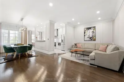Att/Row/Townhouse in Vaughan