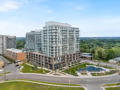 Condo Apartment in Newmarket