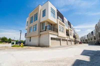 Att/Row/Townhouse in Markham