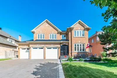 Detached in Richmond Hill
