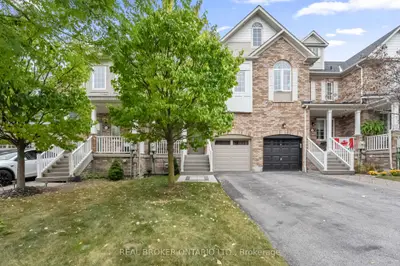 Att/Row/Townhouse in Aurora