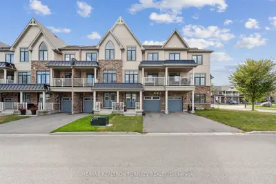 Att/Row/Townhouse in East Gwillimbury