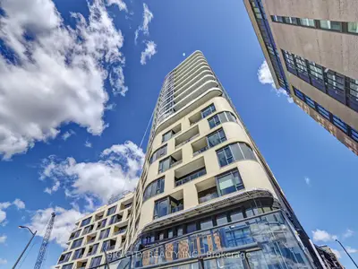 Condo Apartment in Vaughan