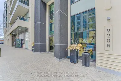 Condo Apartment in Richmond Hill