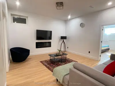 Detached in King