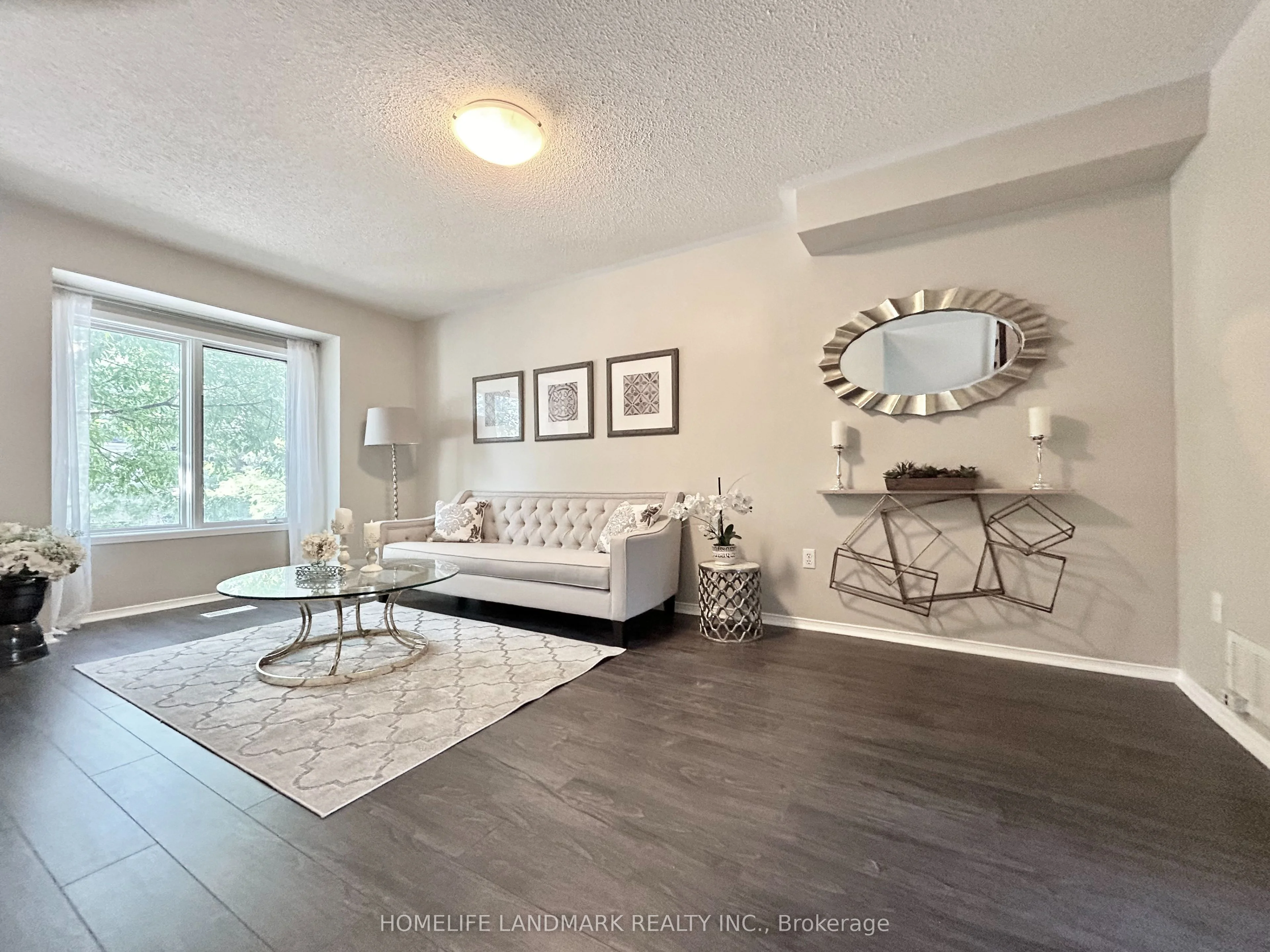 Att/Row/Townhouse in Richmond Hill