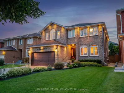Detached in Richmond Hill