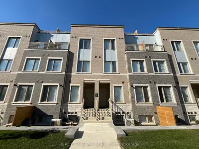 Condo Townhouse in Vaughan