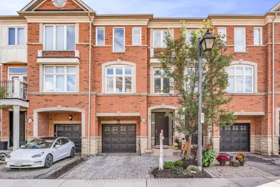 Att/Row/Townhouse in Vaughan