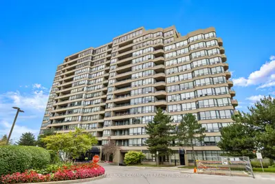 Condo Apartment in Richmond Hill