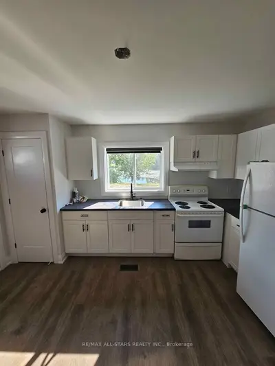 120 High Street, Georgina, On L0e 1r0