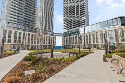 Condo Apartment in Vaughan
