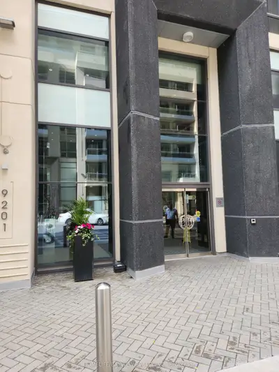 Condo Apartment in Richmond Hill