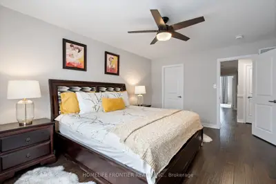 Att/Row/Townhouse in East Gwillimbury