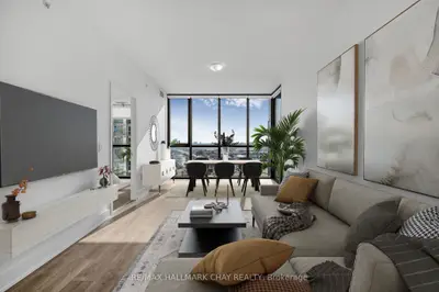 Condo Apartment in Vaughan