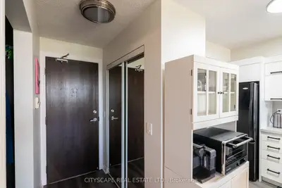 Condo Apartment in Vaughan