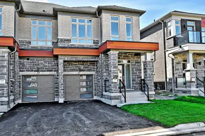 Att/Row/Townhouse in Richmond Hill