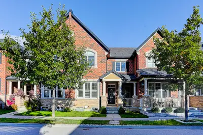 Att/Row/Townhouse in Markham