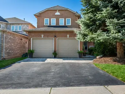 Detached in Richmond Hill