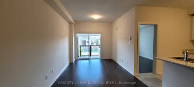 Att/Row/Townhouse in Newmarket