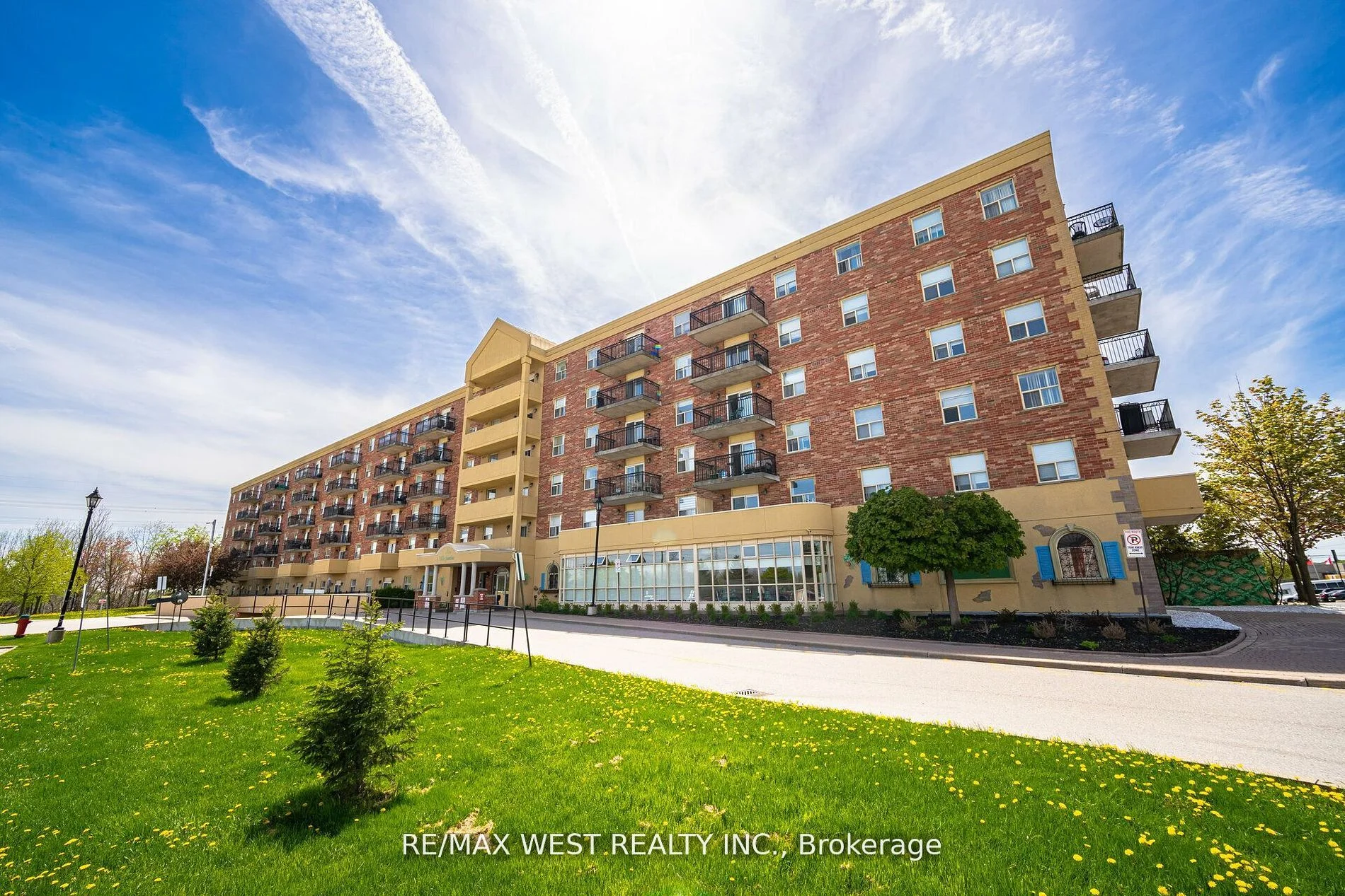 Condo Apartment in Vaughan
