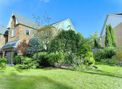 Att/Row/Townhouse in Aurora
