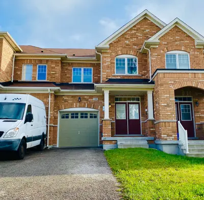 Att/Row/Townhouse in Aurora