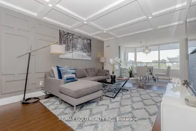 Condo Apartment in Vaughan