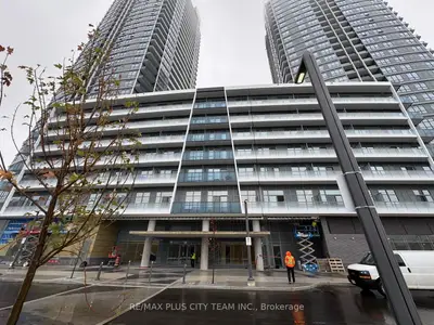 Condo Apartment in Vaughan