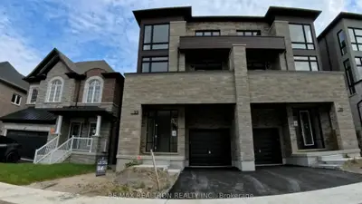 Semi-Detached in Richmond Hill