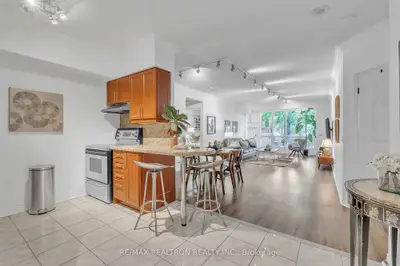 Condo Apartment in Vaughan