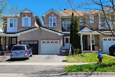 Att/Row/Townhouse in Richmond Hill