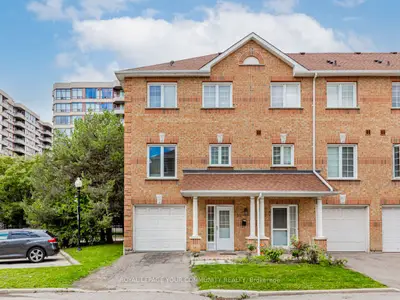 Condo Townhouse in Vaughan