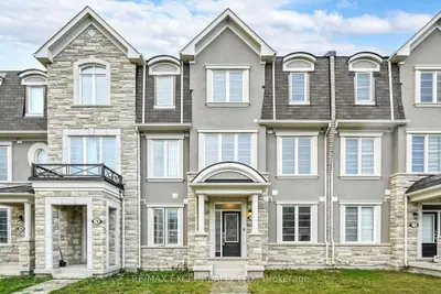 Att/Row/Townhouse in Richmond Hill