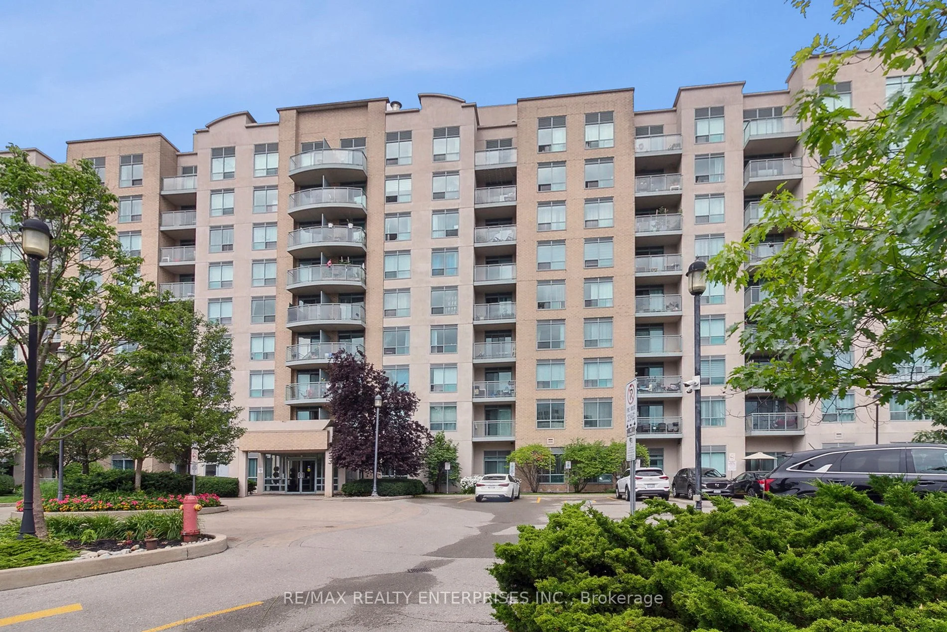 Condo Apartment in Richmond Hill