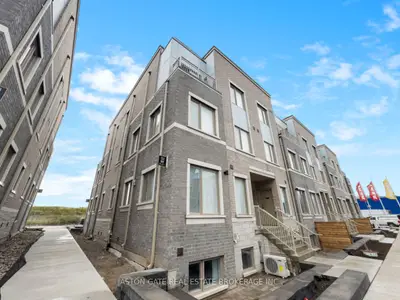 Condo Townhouse in Vaughan