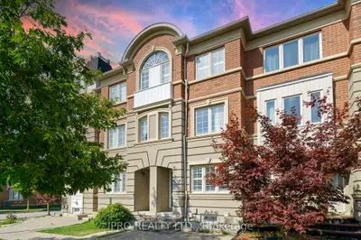 Att/Row/Townhouse in Markham
