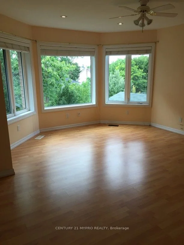 68 Howard Road, Newmarket, ON L3Y 3G7