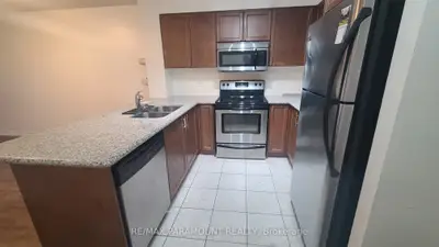 Condo Apartment in Richmond Hill